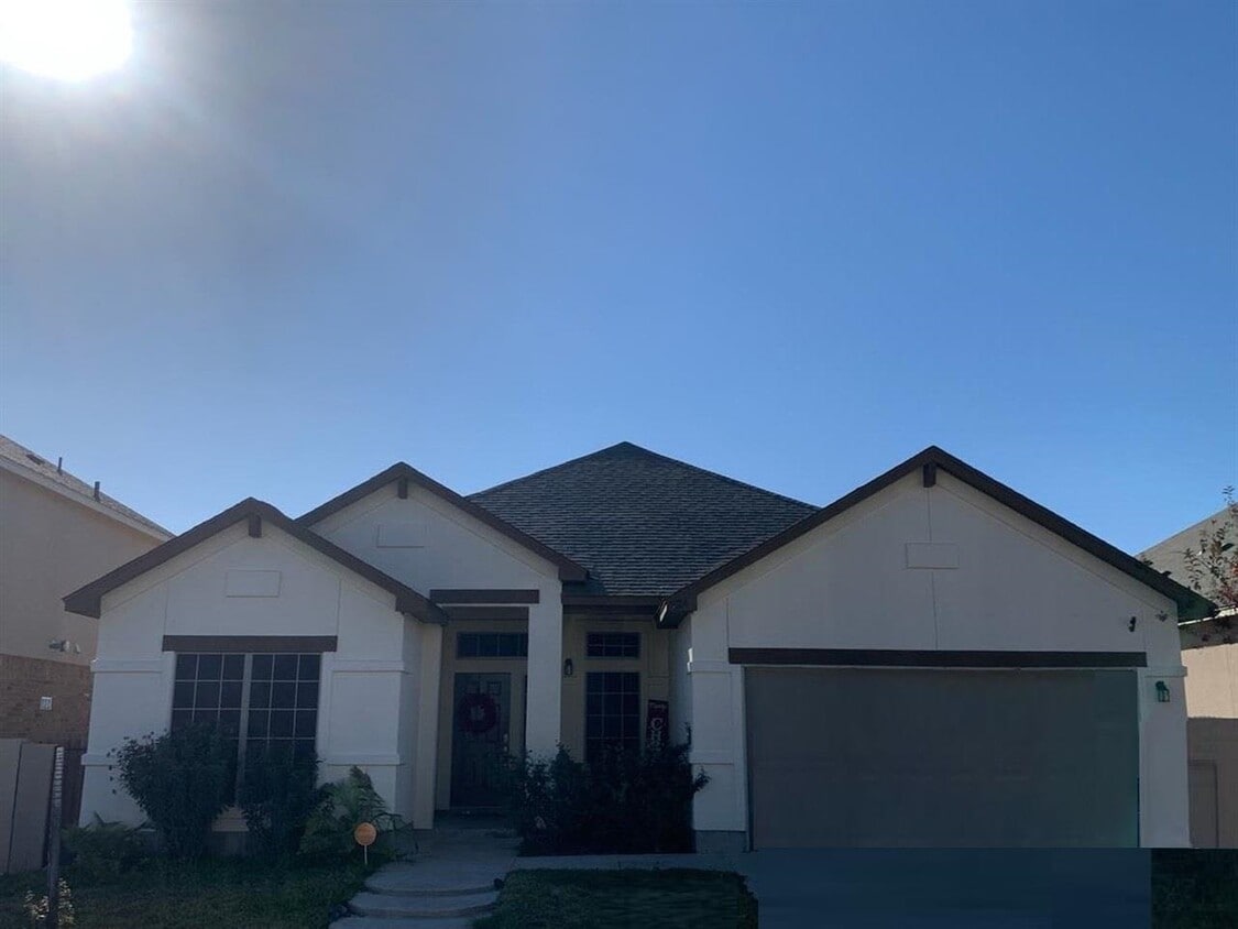 324 Silverleaf Oak, Laredo, TX 78045 House for Rent in Laredo, TX