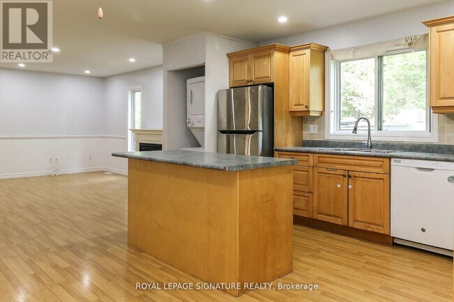 Building Photo - 1463 River Rd W