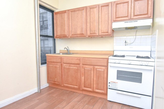 Foto del edificio - 1933 Daly Ave