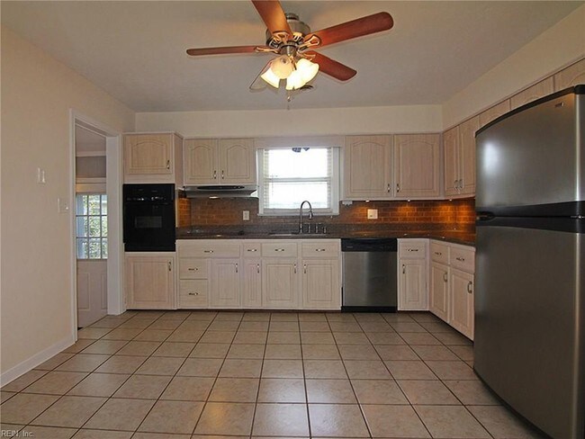Building Photo - 6451 Azalea Garden Road