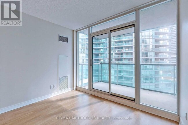 Building Photo - 51 Lower Simcoe St