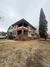 Building Photo - 1605-1605 N Linn St