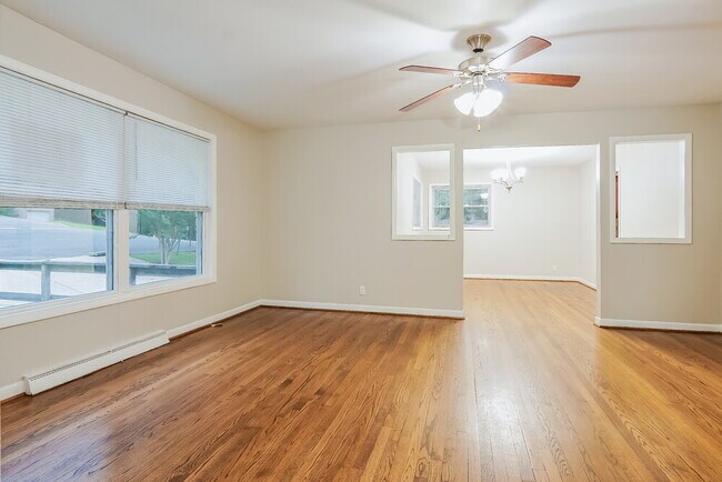 Building Photo - 752 Barclay Ln