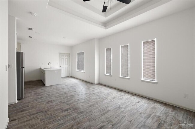 Building Photo - 440 Frio Ln