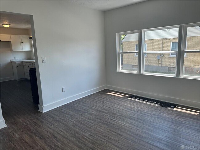 Foto del edificio - 2520 Harshman Rd