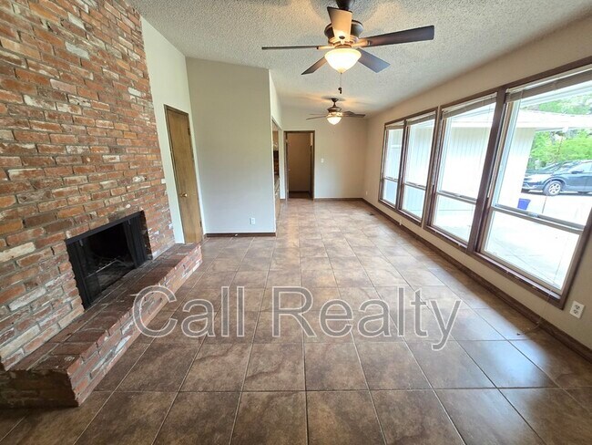 Foto del edificio - 6104 S Stone St