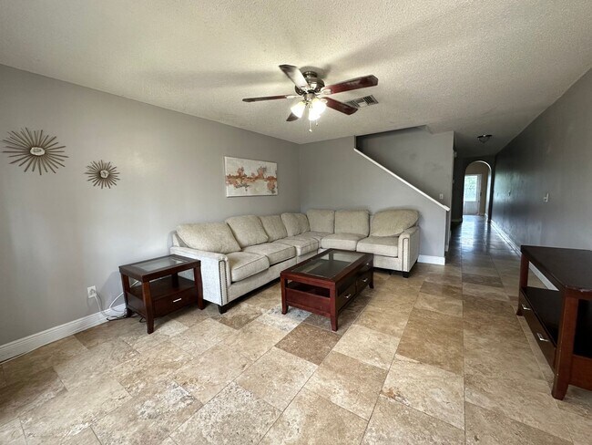 Foto del edificio - 413 Kensington Lake Cir