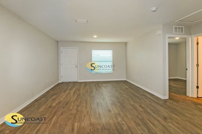 Foto del edificio - 9033 N Travis Dr