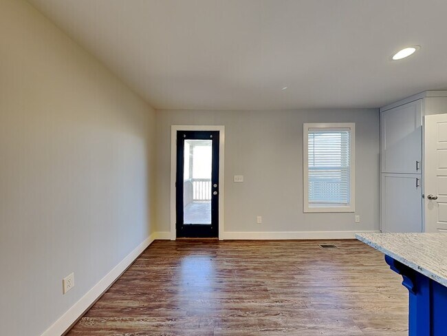 Building Photo - 5465 Red Valley Rd