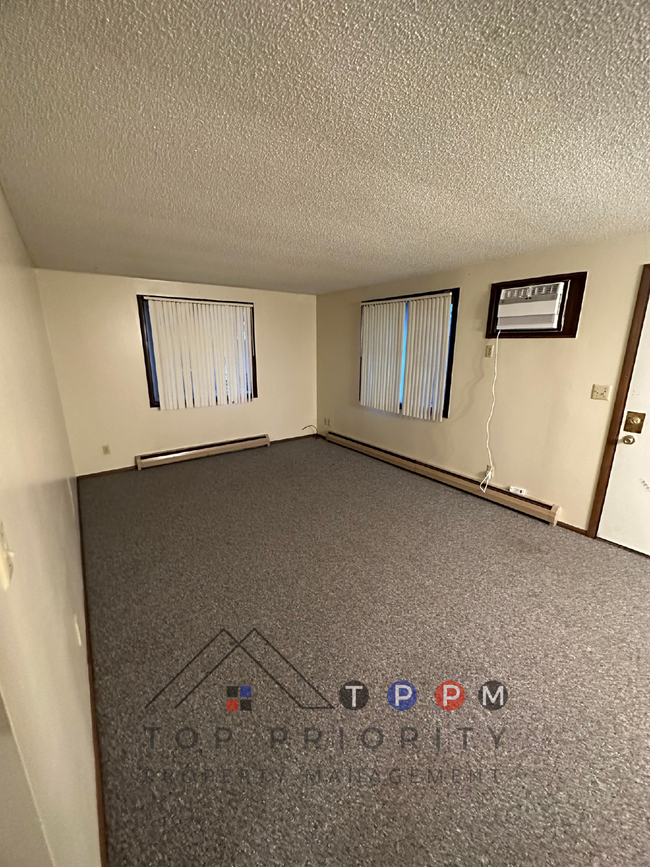 Building Photo - 1 Bedroom | 1 Bathroom Unit in Charles Cit...