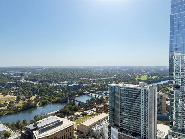 Foto del edificio - 360 Nueces St