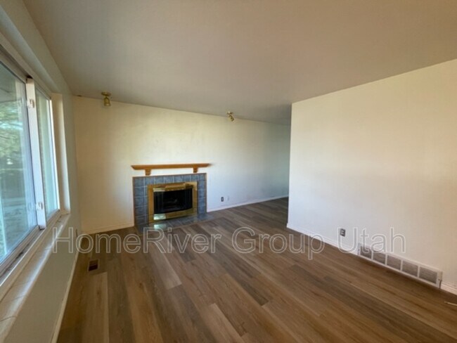 Building Photo - 4420 S Orleans Wy