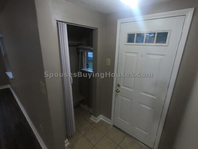 Building Photo - 5236 Rinehart Ave