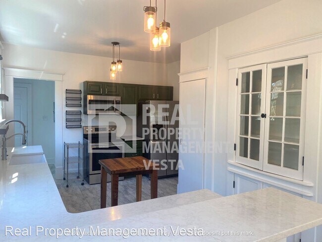 Building Photo - 3 br, 2 bath House - 1031 Adams St