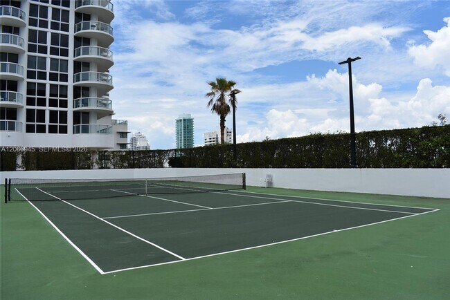 Foto del edificio - 6365 Collins Ave