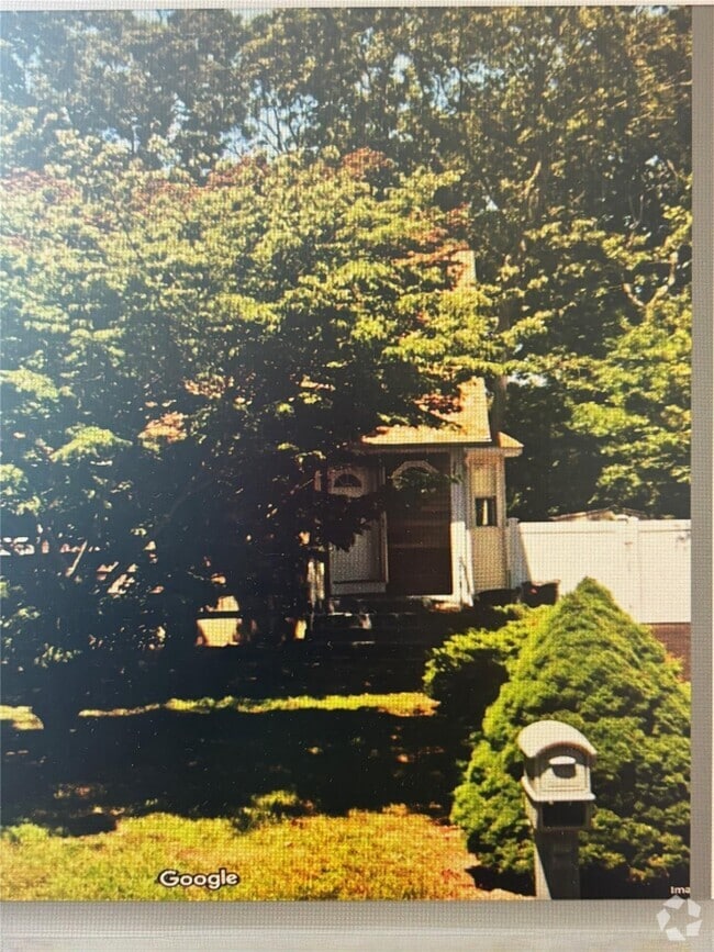 Building Photo - 81 Parkwood Dr