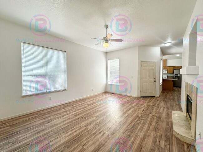 Building Photo - 3 Bedroom 2.5 Bathroom + Loft & 2 Car gara...