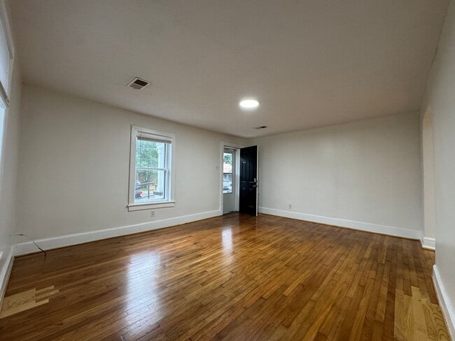 Building Photo - 813 Shelby Ave