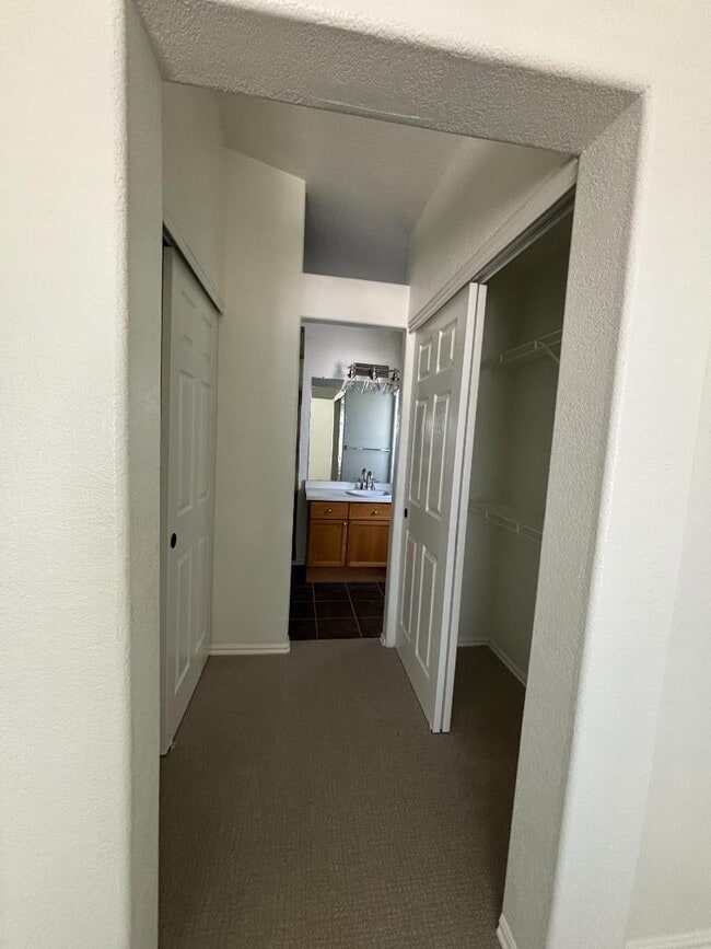 Foto del edificio - 9724 Queenscliffe Dr