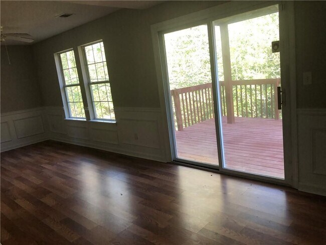 Foto del edificio - 6923 Cave Springs Rd