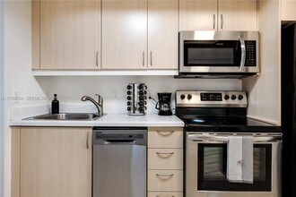 Building Photo - 2951 S Bayshore Dr