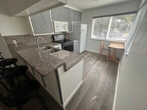 Building Photo - 995 Paulson Ct