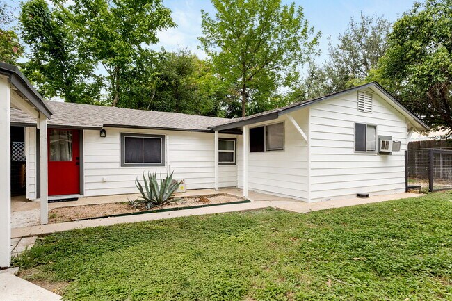 Frente de la casa - 815 Gunter St