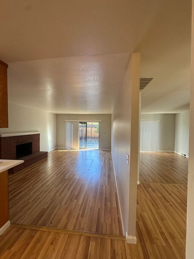 Building Photo - 6424 Vegas Dr