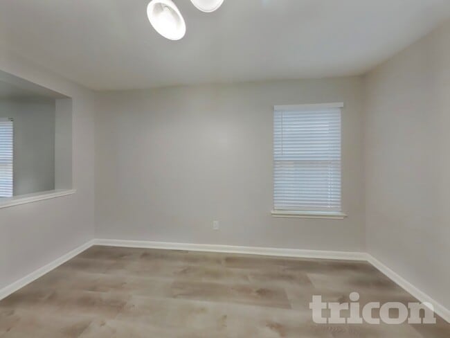 Foto del edificio - 6535 Providence View Ln