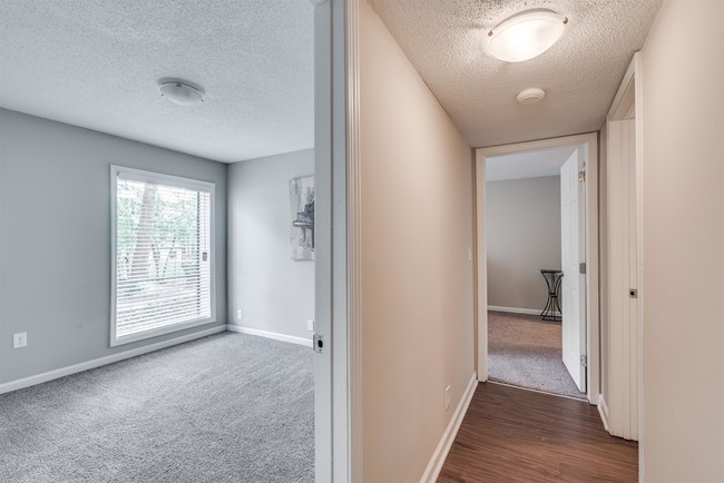 Building Photo - 3234 Kenelworth Dr