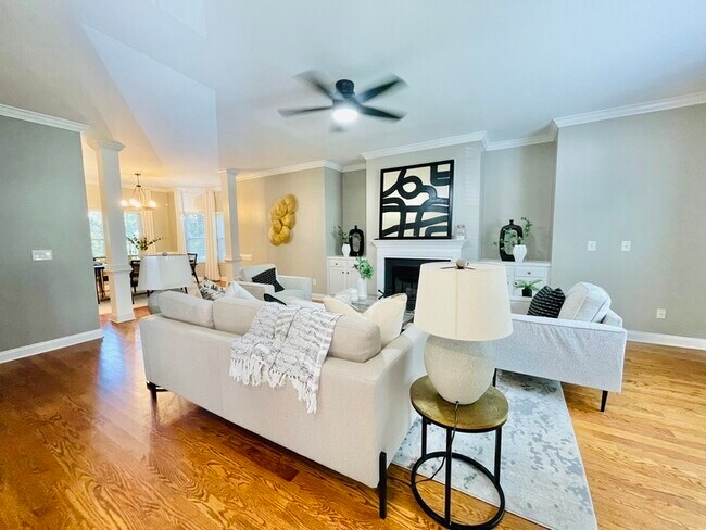 Foto del edificio - 5727 Charing Pl