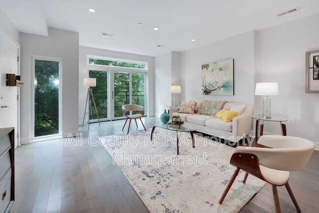 Foto del edificio - 3821 14th St NW