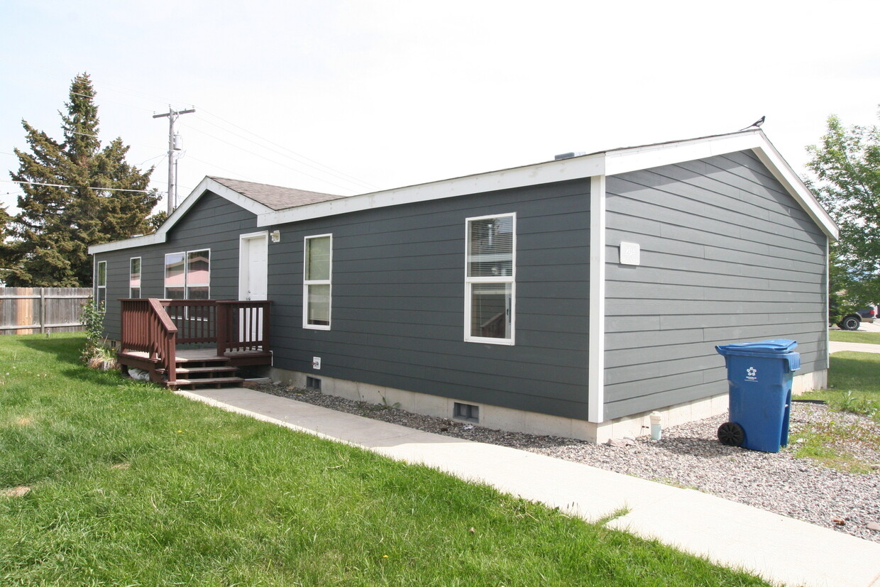 Primary Photo - Cozy Double Wide Module Home (New Pictures...