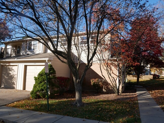 Building Photo - 5082 Buckingham