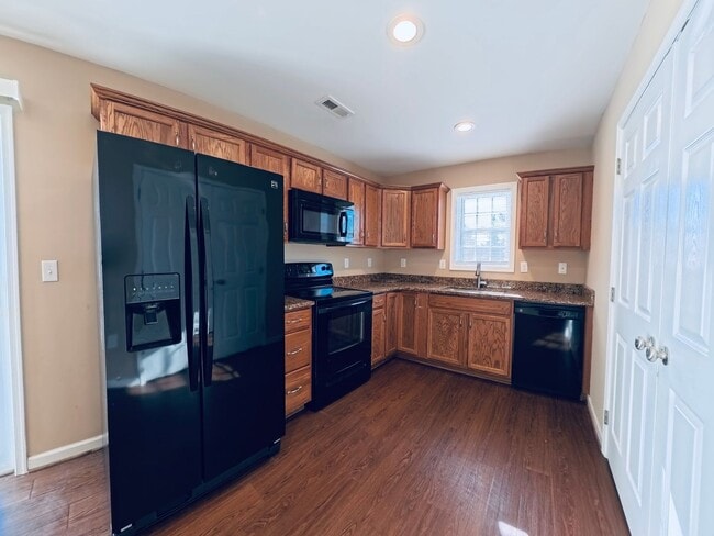 Foto del edificio - New Duplex Townhouse in Bedford