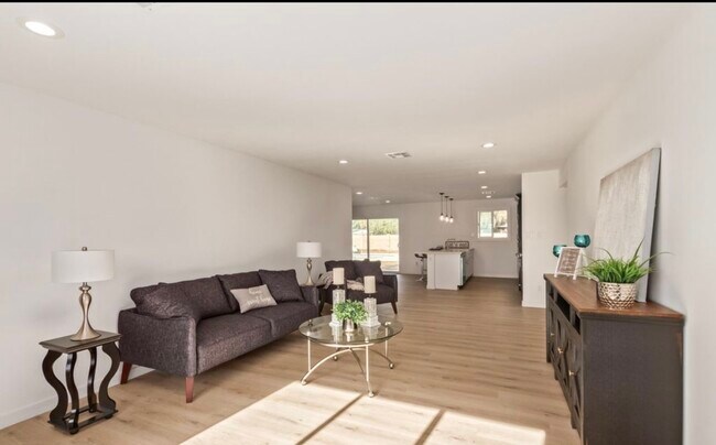 Foto del edificio - 1702 W Northern Ave