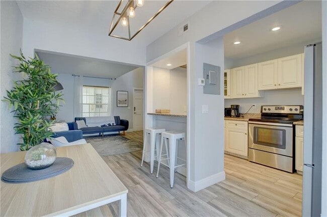 Building Photo - 2708 NE 14th Street Causeway