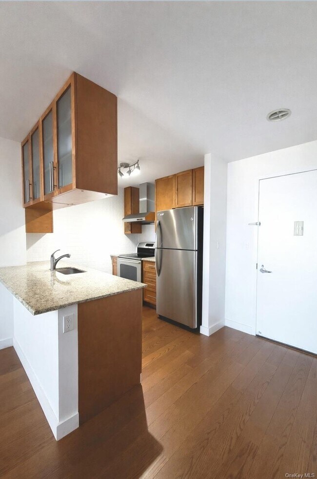 Foto del edificio - 40-22 College Point Blvd