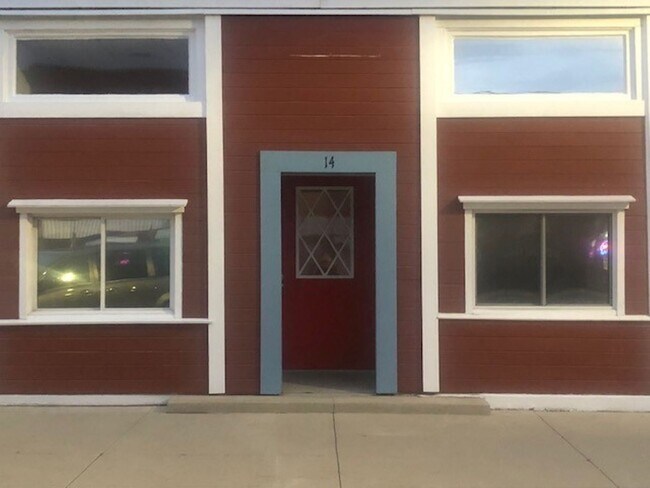 Foto del edificio - Large, Fully Remodeled Live In Commercial ...
