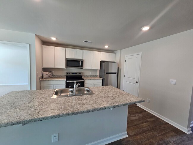 Foto del edificio - 3 Bedroom/ 2 Bath New Construction