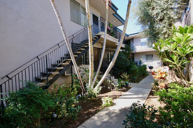 Building Photo - 1009 S Garfield Ave