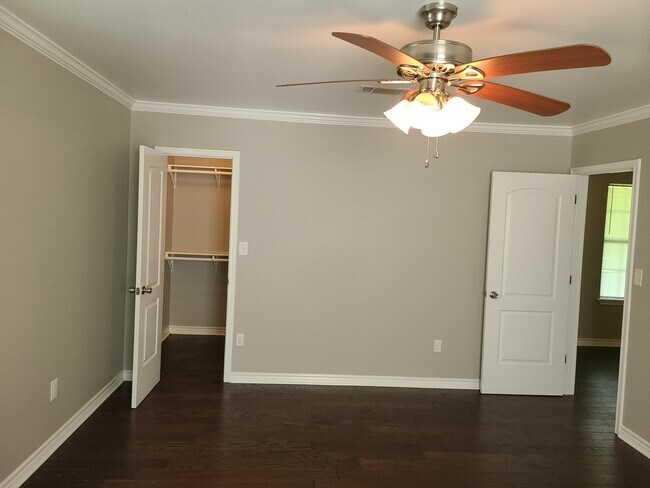 Foto del edificio - 917 Linda Ln