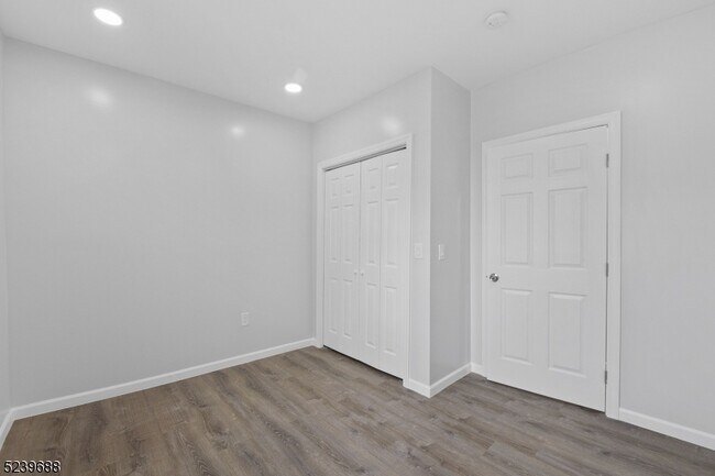 Foto del edificio - 217 Belleville Ave