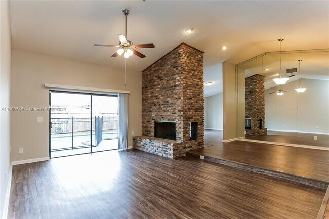 Foto del edificio - 4980 NW 73rd Ave