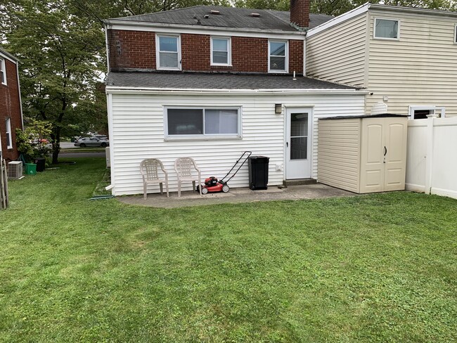 Rear, Entry & Yard - 2141 W Highland St