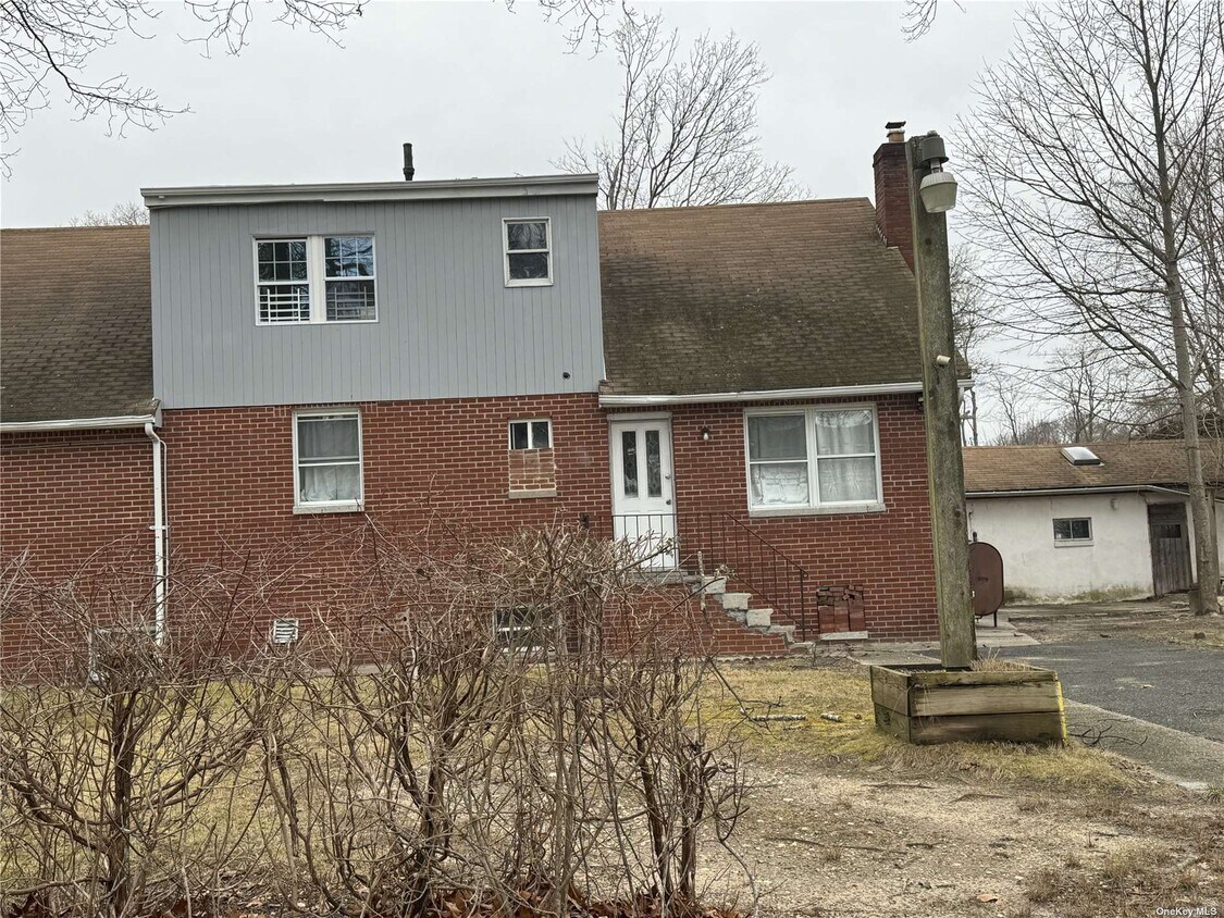 Primary Photo - 1 Sorrel Dr