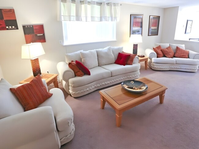 Building Photo - Regency Court