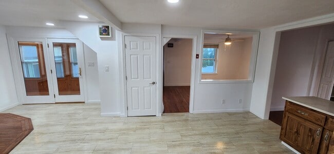 Building Photo - 248R Pearl St