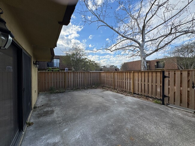 Building Photo - 5268 Middle Ct