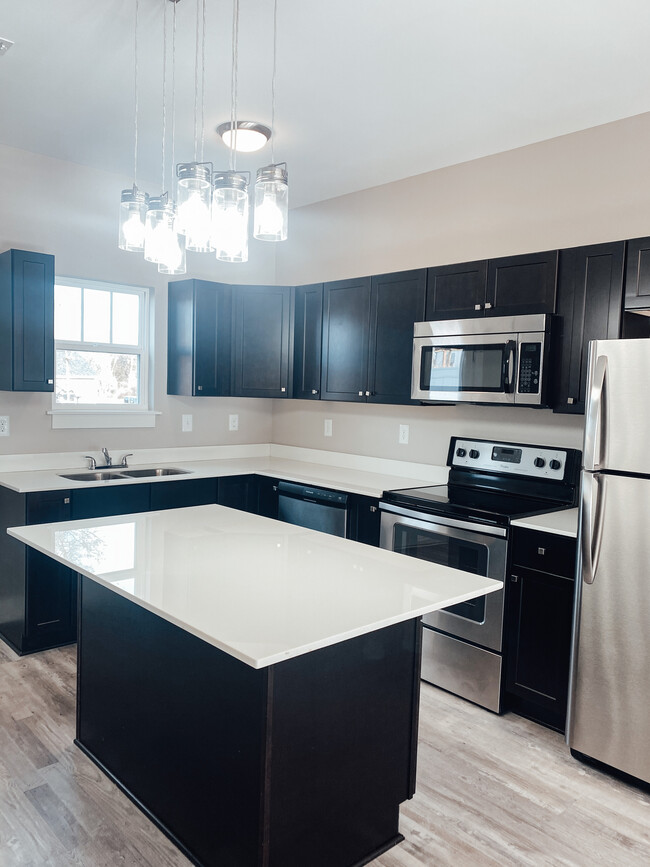 Building Photo - 609 Heavenly Pl